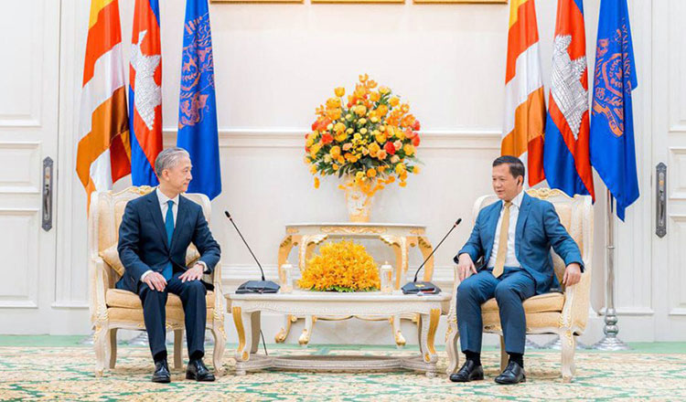 Cambodia, China vow to further step up trade ties